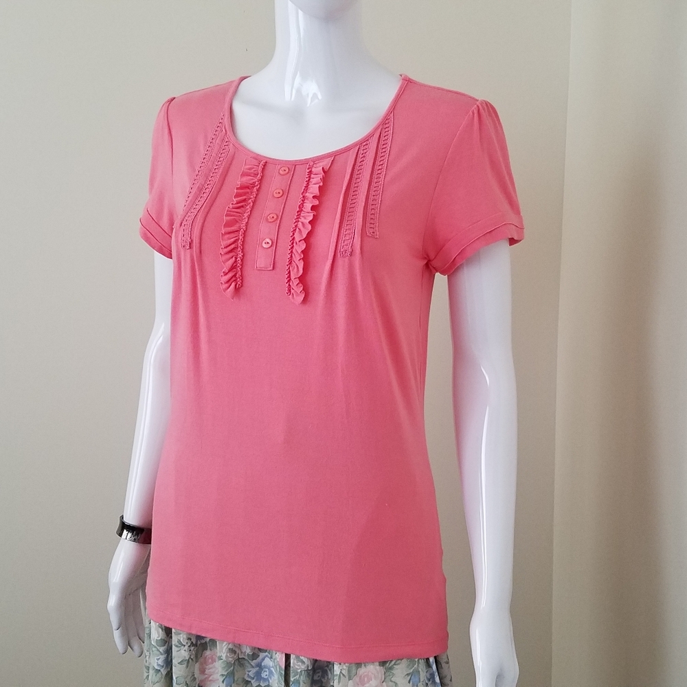 Ivy Crew Pink Ruffle Front Knit Top Crochet Accent Short Sleeve Size S - Picture 3 of 12